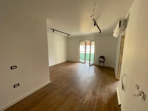 Tirane, jap me qera zyre Kati 3, 67 m² 1.000 € (Prane stadiumit Air Albania)