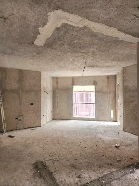 Tirane, shitet apartament 2+1+Ballkon Kati 1, 100 m² 