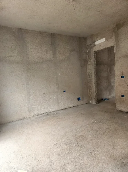 Tirane, shitet apartament 2+1+Ballkon Kati 1, 100 m² 