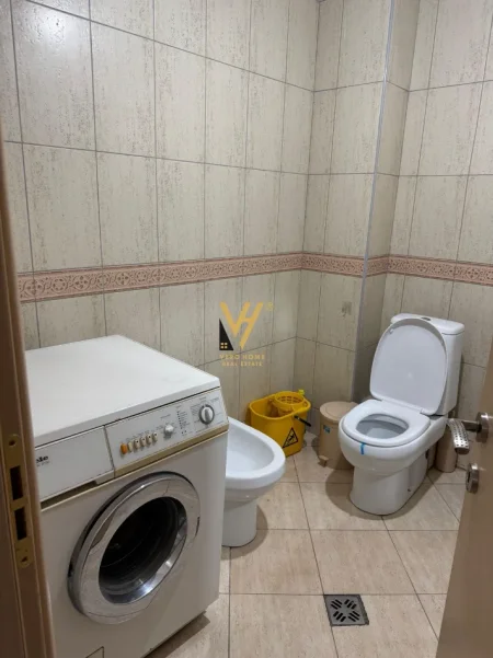 Tirane, jepet me qera apartament 1+1+Ballkon Kati 2, 55 m² 520 € (KOMUNA E PARISIT)