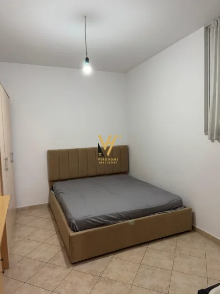 Tirane, jepet me qera apartament 1+1+Ballkon Kati 2, 55 m² 520 € (KOMUNA E PARISIT)