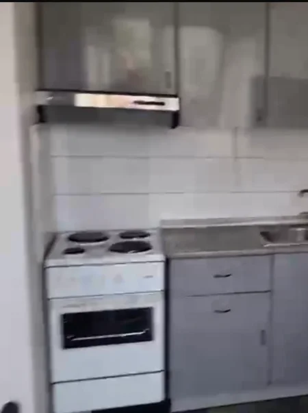 Tirane, jepet me qera apartament 1+1 Kati 3, 68 m² 480 € (Ministria e Drejtesis)