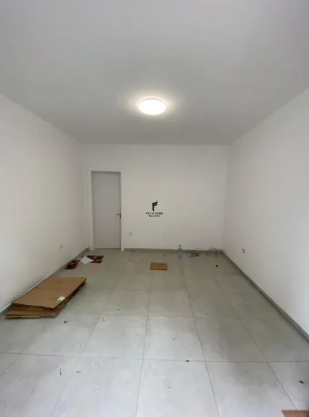 Tirane, jepet me qera dyqan Kati 0, 24 m² 500 € (MYSLYM SHYRI)