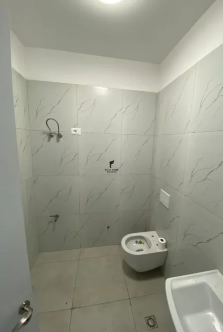 Tirane, jepet me qera dyqan Kati 0, 24 m² 500 € (MYSLYM SHYRI)
