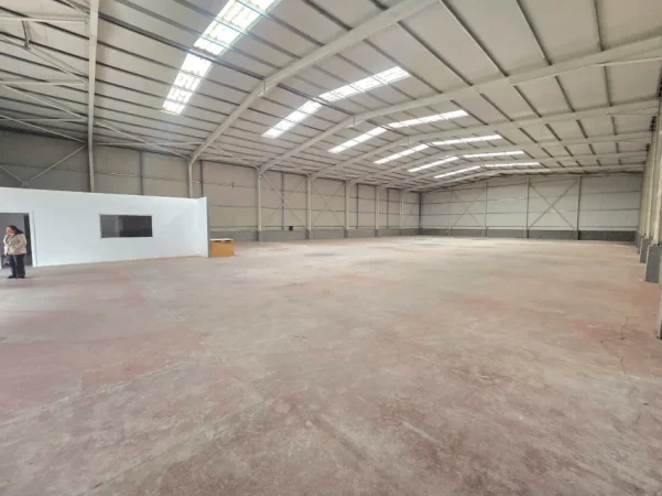 Tirane, jepet me qera magazine Kati 0, 1.200 m² 5.300 € (VAQARR)