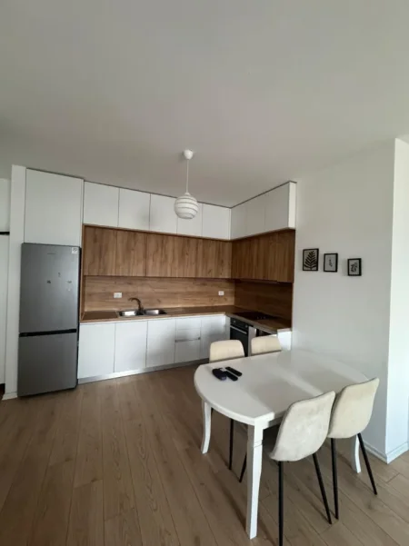 Tirane, jepet me qera apartament 2+1 Kati 10, 95 m² 500 € (Yzberisht / Grand Gallery)