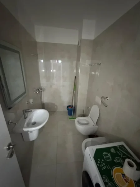 Tirane, jepet me qera apartament 2+1 Kati 10, 95 m² 500 € (Yzberisht / Grand Gallery)