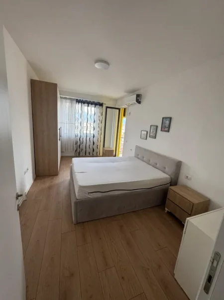Tirane, jepet me qera apartament 2+1 Kati 10, 95 m² 500 € (Yzberisht / Grand Gallery)