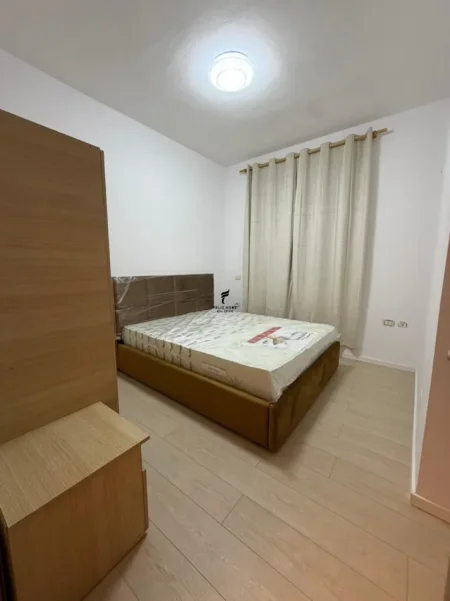 Tirane, jepet me qera apartament 1+1 Kati 1, 65 m² 600 € (KODRA E DIELLIT)
