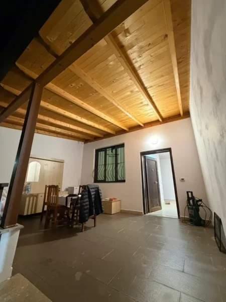 Tirane, jepet me qera apartament 1+1 Kati 1, 65 m² 600 € (KODRA E DIELLIT)