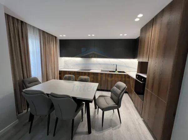 Tirane, jepet me qera apartament 2+1+Ballkon Kati 0, 130 m² 1.000 € (Ambasada turke)