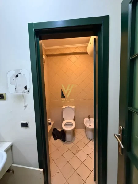 Tirane, jepet me qera ambjent biznesi Kati 0, 350 m² 6.000 € (SHESHI WILLSON)