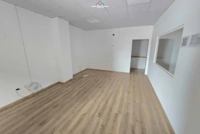 Tirane, jepet me qera magazine Kati 0, 1.200 m² 5.300 € (Vaqarr)