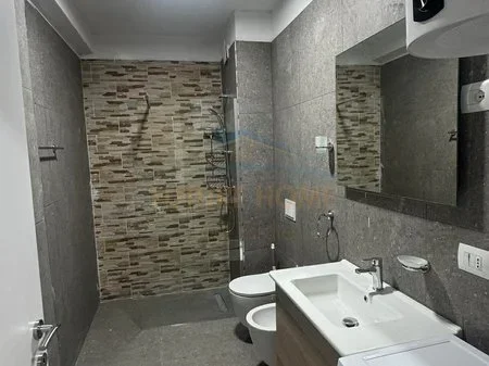 Tirane, jepet me qera apartament 1+1+Ballkon Kati 5, 73 m² 550 € 