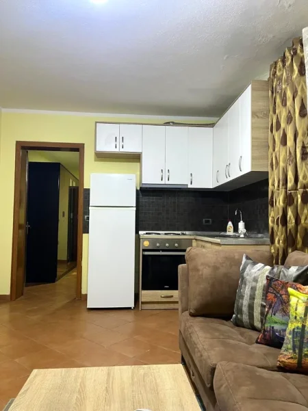 🏡JEPET  APARTAMENT 1+1  ME QERA TEK  STACIONI I TRENIT PAS FAKULTETIT TE SHKENCAVE TE NATYRES,  500 Mije lekee