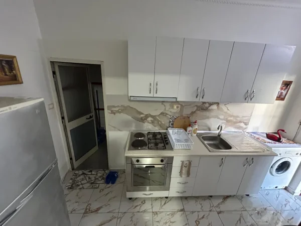 Tirane, jepet me qera garsonier Kati 0, 35 m² 270 € (rruga don bosko , rruga jordan misja)
