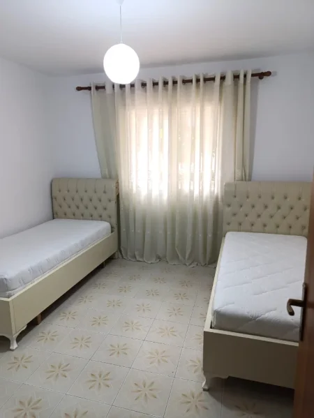 Jepet me qera apartament  shume i rehatshem  ne Kombinat , 2+1, me vlere 500 €