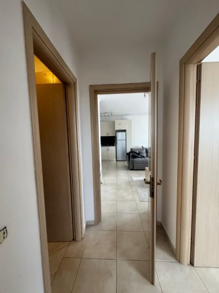Tirane, jepet me qera apartament 2+1+Ballkon Kati 4, 95 m² 500 mije leke