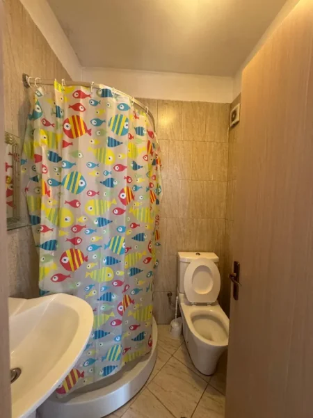 Tirane, jepet me qera apartament 2+1+Ballkon Kati 4, 95 m² 500 mije leke