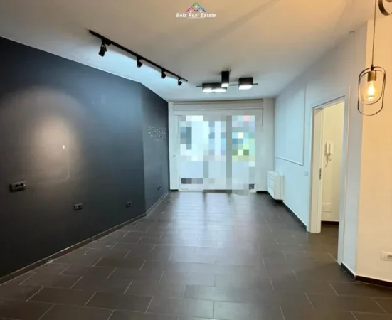 Tirane, jepet me qera zyre Kati 1, 85 m² 780 € (Rruga e Kosovareve)