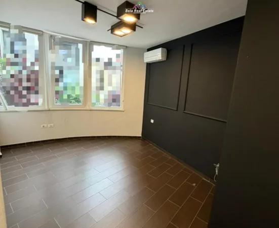 Tirane, jepet me qera zyre Kati 1, 85 m² 780 € (Rruga e Kosovareve)