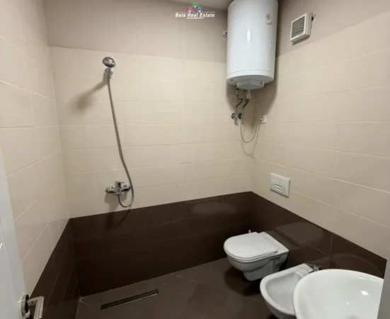 Tirane, jepet me qera zyre Kati 1, 85 m² 780 € (Rruga e Kosovareve)