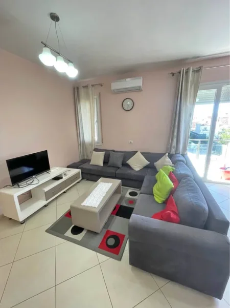 Tirane, jepet me qera apartament 1+1 Kati 3, 60 m² 500 € (zogu i zi)