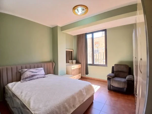 Tirane, jepet me qera apartament 1+1 Kati 2, 75 m² 500 €