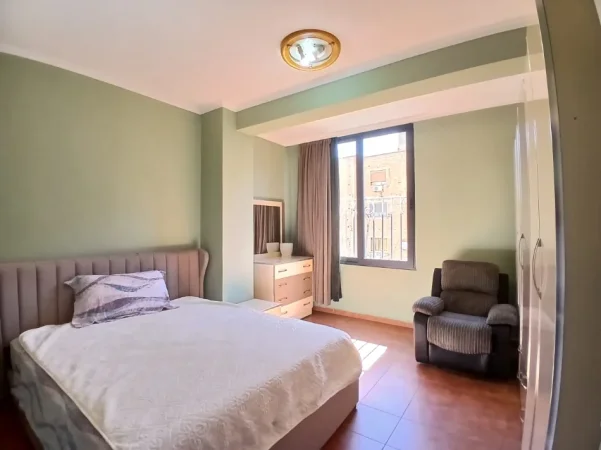 Tirane, jepet me qera apartament 1+1 Kati 2, 75 m² 500 €
