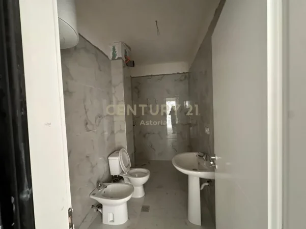 Shqiperi, shes apartament 2+1+Ballkon Kati 2, 98 m² 84.500 € (Rruga Berisha)