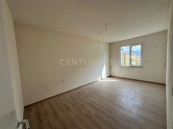 Shqiperi, shes apartament 2+1+Ballkon Kati 2, 98 m² 84.500 € (Rruga Berisha)