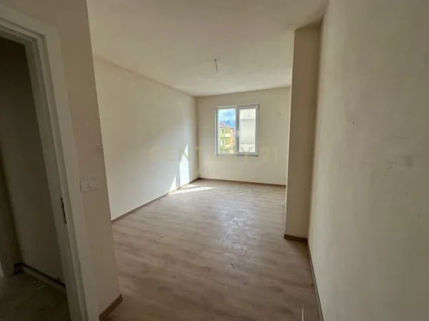 Shqiperi, shes apartament 2+1+Ballkon Kati 2, 98 m² 84.500 € (Rruga Berisha)