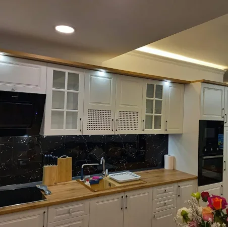 Tirane, jepet me qera apartament 1+1 Kati 4, 70 m² 650 € (Prane Gjimnazit Petro Nini)