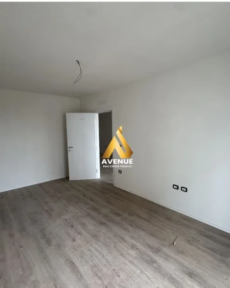 Tirane, shitet apartament 1+1 Kati 5, 74 m² 126.000 € (Rruga E Dafinave)
