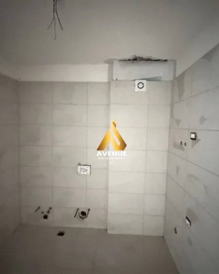 Tirane, shitet apartament 1+1 Kati 5, 74 m² 126.000 € (Rruga E Dafinave)