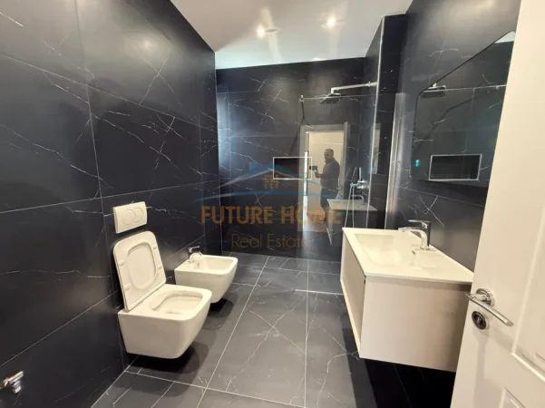 Tirane, jepet me qera Vile 3 Katshe , 365 m² 5.000 € (Mjull-Bathore)