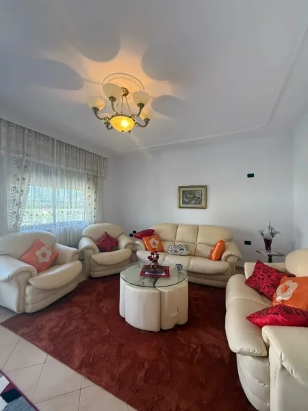 Tirane, jepet me qera Vile 3 Katshe , 330 m² 1.500 € (Casa Italia , kashar)