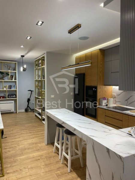 Tirane, jepet me qera apartament 2+1+BLK Kati 6, 90 m² 750 Euro (Fusha e Aviacionit)