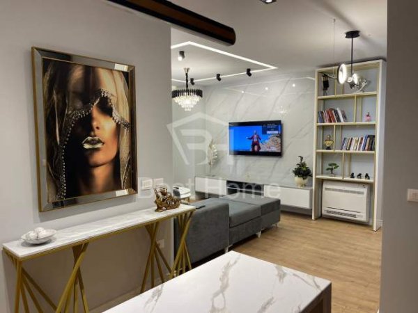 Tirane, jepet me qera apartament 2+1+BLK Kati 6, 90 m² 750 Euro (Fusha e Aviacionit)