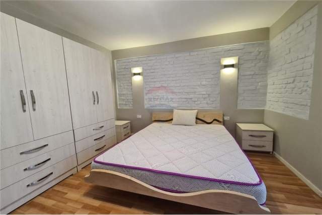 Tirane, jepet me qera apartament 2+1+BLK Kati 2, 85 m² 50.000 Leke (Pazari i Ri)