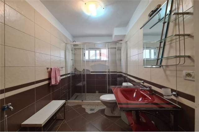 Tirane, jepet me qera apartament 2+1+BLK Kati 2, 85 m² 50.000 Leke (Pazari i Ri)