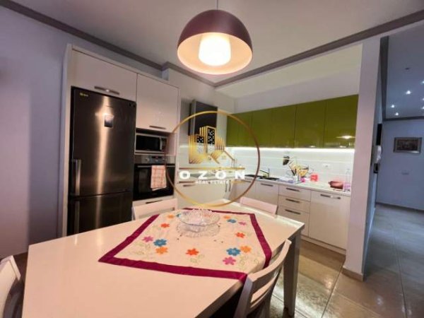 Tirane, jepet me qera apartament 2+1+A+BLK Kati 5, 115 m² 600 Euro (RRUGA E KAVAJES)