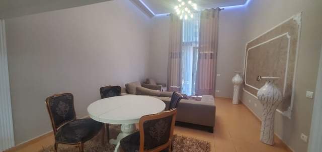 Tirane, jepet me qera apartament duplex 2+1+BLK Kati 2, 146 m² 600 Euro (Rruga Misto Mame)