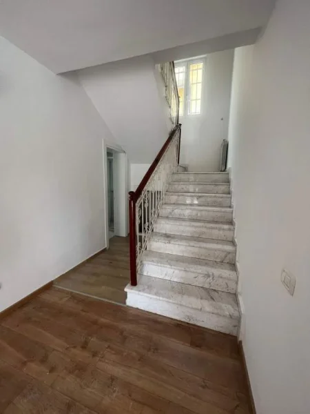 Tirane, jepet me qera Vile Kati 2, 240 m² 180.000 Leke (Selite)