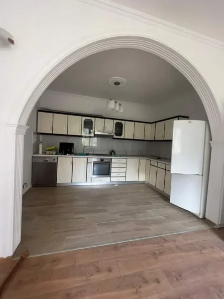 Tirane, jepet me qera Vile Kati 2, 240 m² 180.000 Leke (Selite)