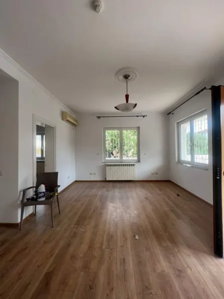 Tirane, jepet me qera Vile Kati 2, 240 m² 180.000 Leke (Selite)