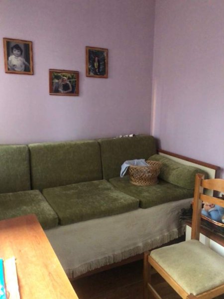 Tirane, jepet me qera Vile 1 kateshe me oborr,  950 Euro/muaj