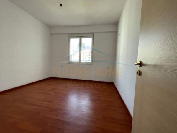 Tirane, jepet me qera apartament 2+1 Kati 5, 90 m² 400 Euro (Rruga e Kavajes)