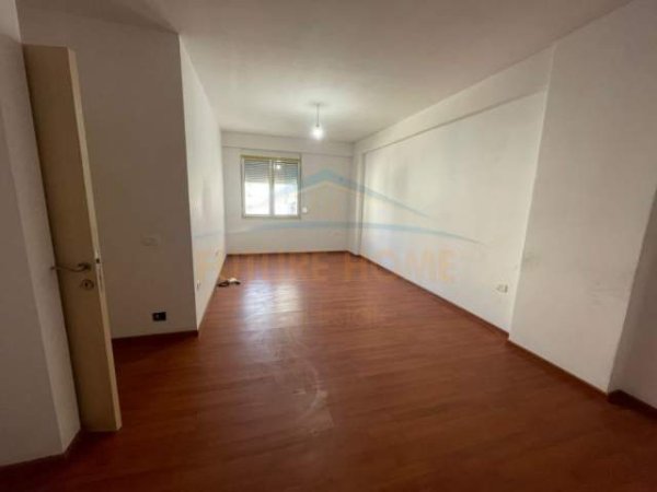 Tirane, jepet me qera apartament 2+1 Kati 5, 90 m² 400 Euro (Rruga e Kavajes)