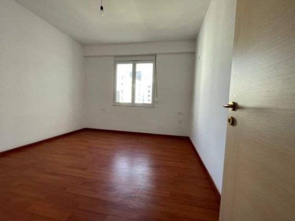 Tirane, jepet me qera apartament 2+1+BLK Kati 5, 90 m² 400 Euro (Rruga e Kavajes)